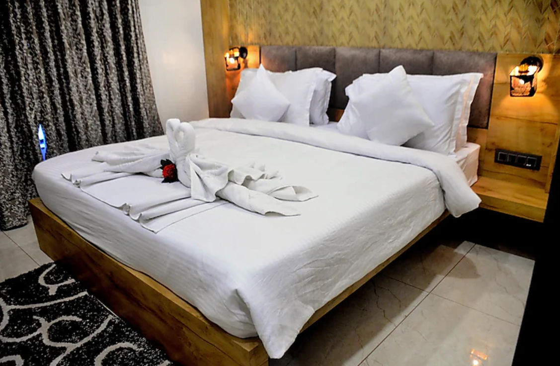 Clarks Collection Somnath - Pure Veg Deluxe room with Queen Bed and City view 2