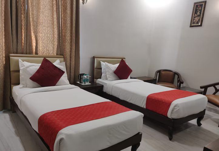 Deluxe Twin Bed Room