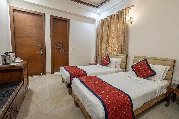 Deluxe Twin Bed Room