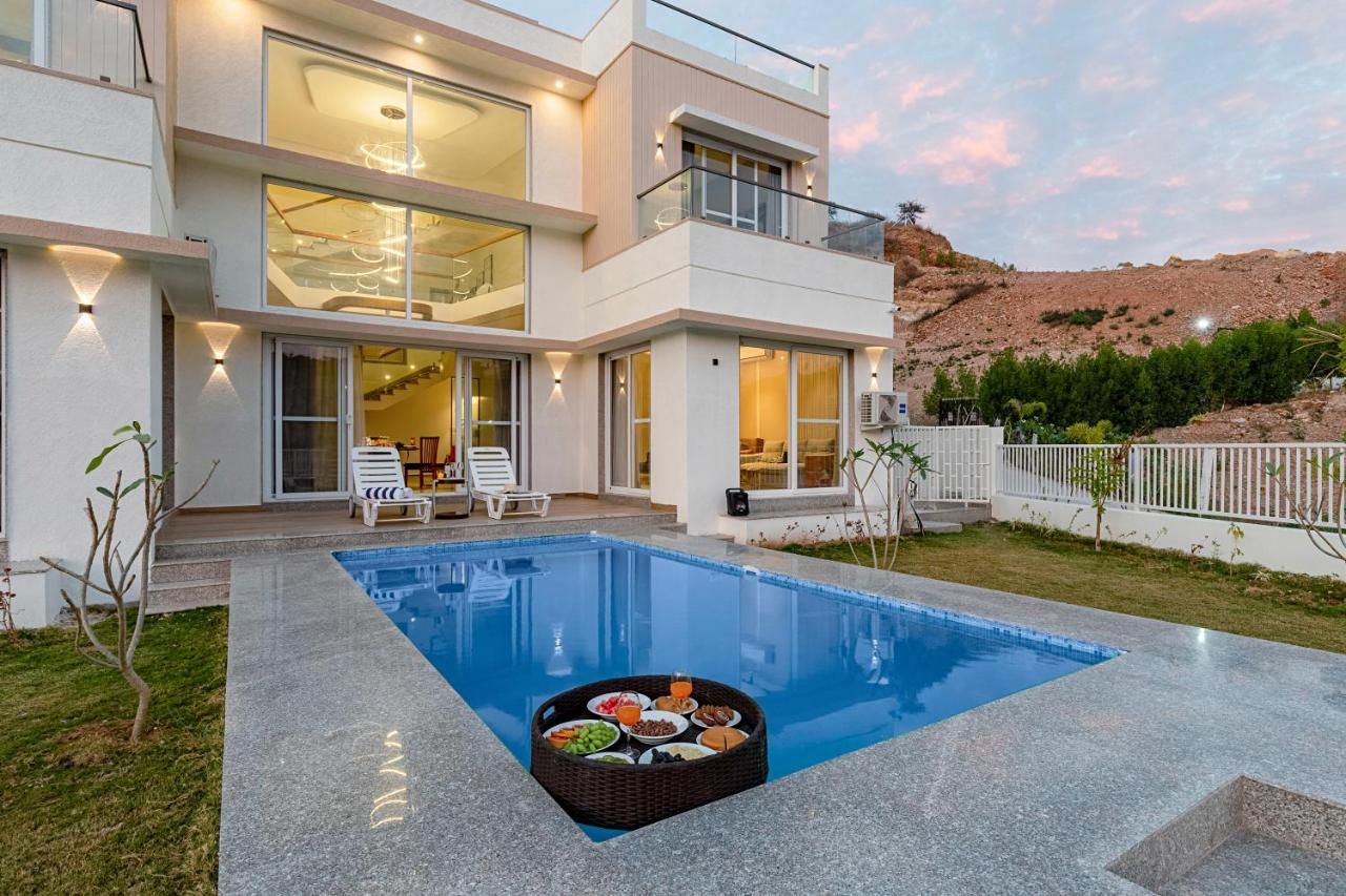 ELIVAAS Shourya Sereno - Luxe 4 BHK Villa With Pvt Pool