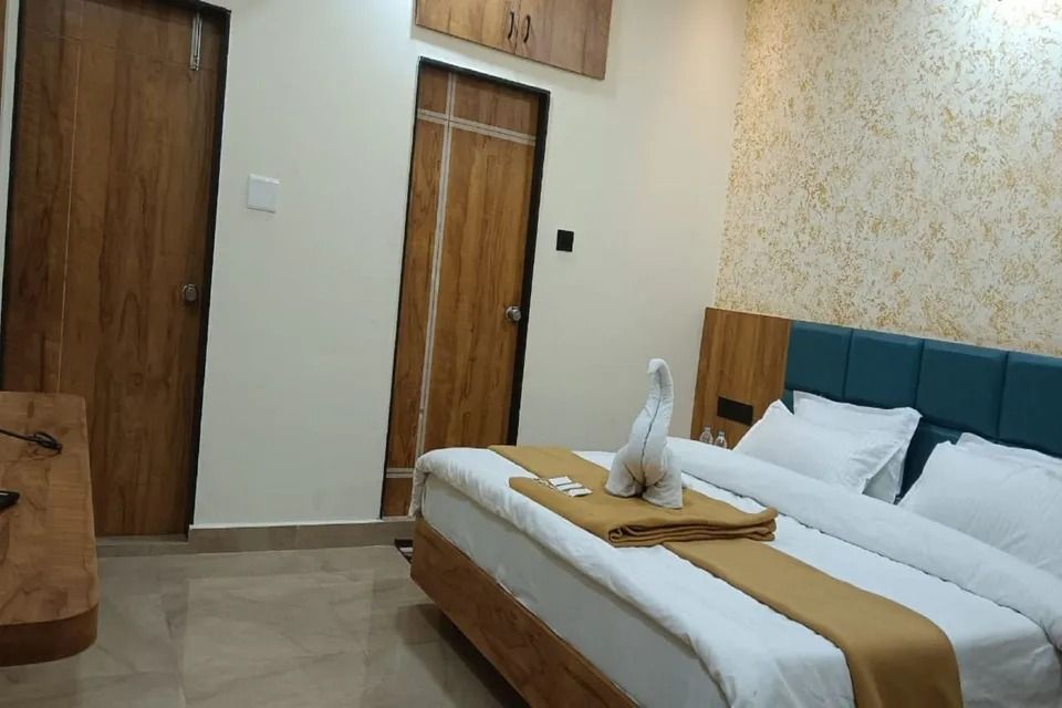 DELUXE ROOM