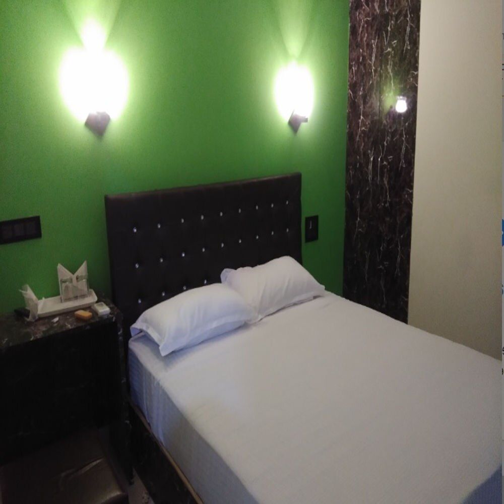 Pecan Hotel & Restaurant Standard Deluxe Room 2