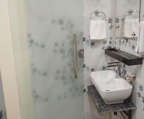 Pecan Hotel & Restaurant Standard Deluxe Room 2