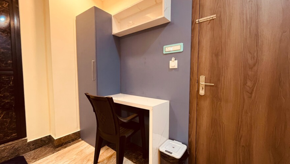 Hotel Lavasa Deluxe King Room 4