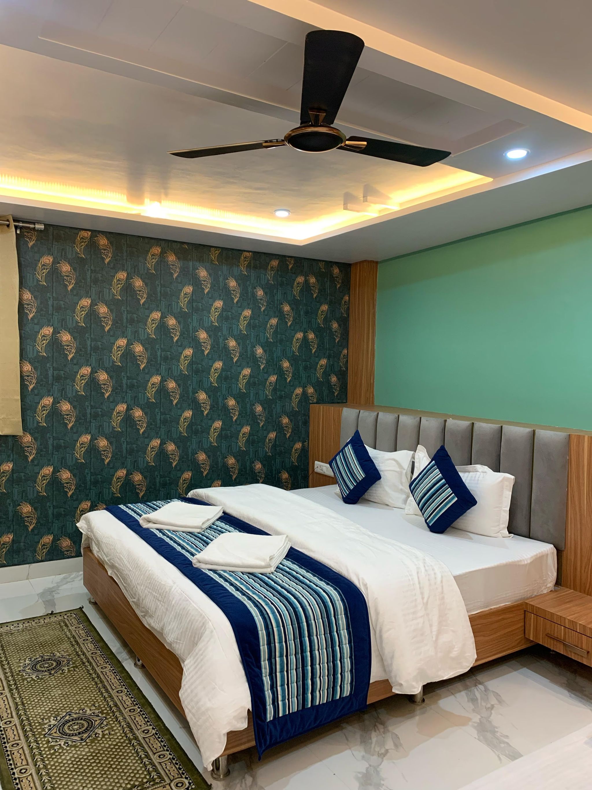 Triple Bed Family Room