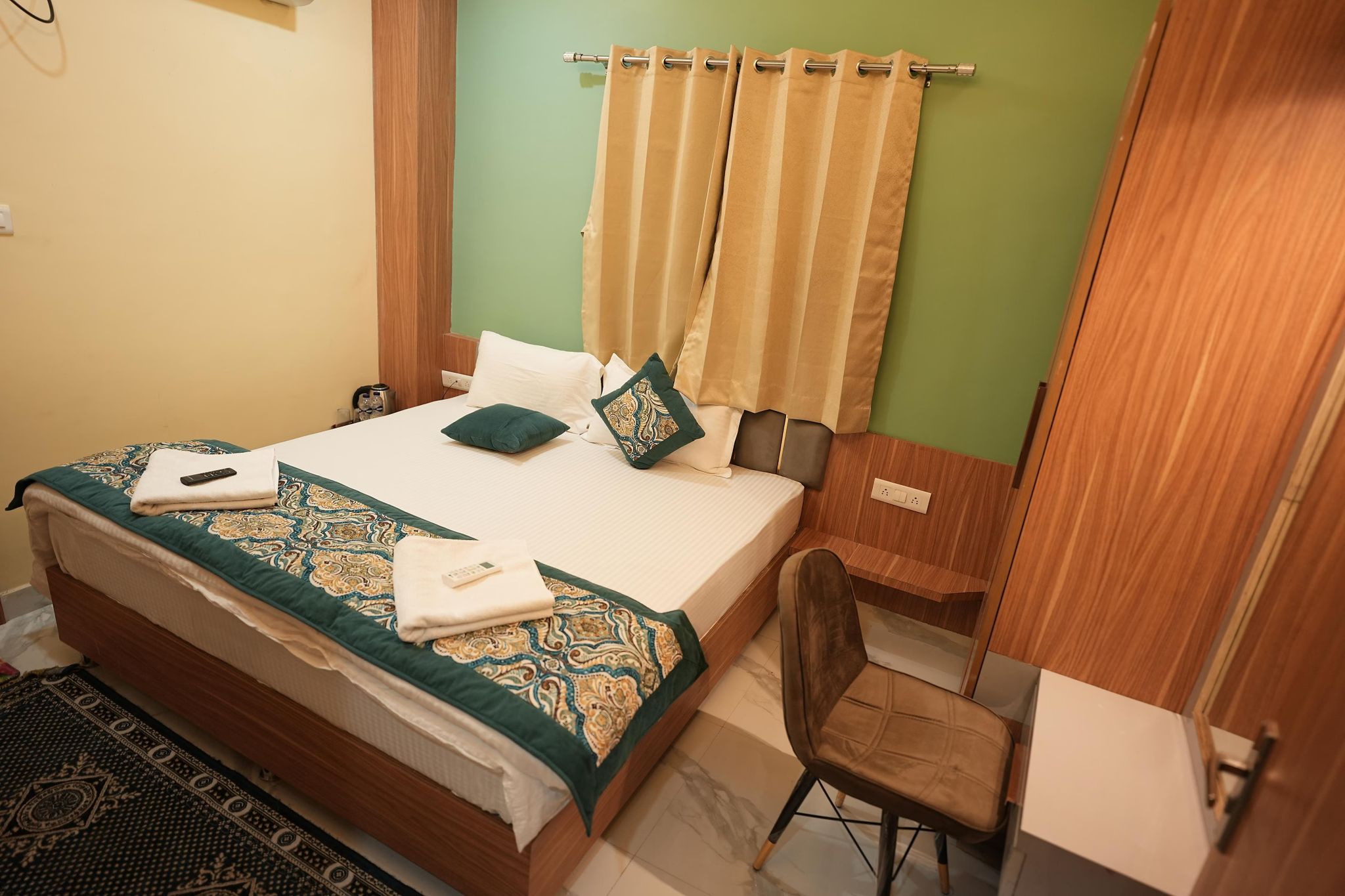 Executive Double Bed