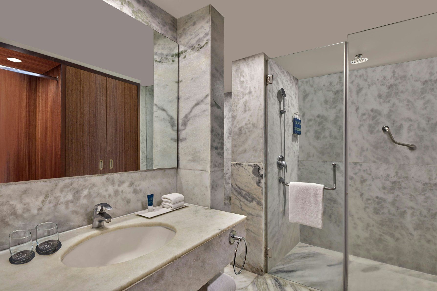 650 sqft, Club lounge access, 1 Bedroom Apartment, 1 King