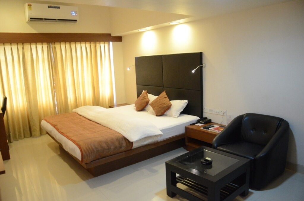 Hotel Yuvraj - Vadodara Super Deluxe Room 2