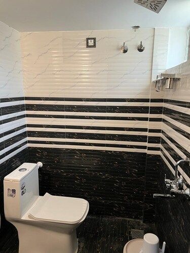 COCO Holidays Deluxe Room 5