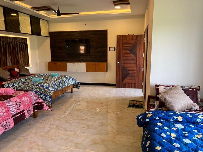 COCO Holidays Deluxe Room 4