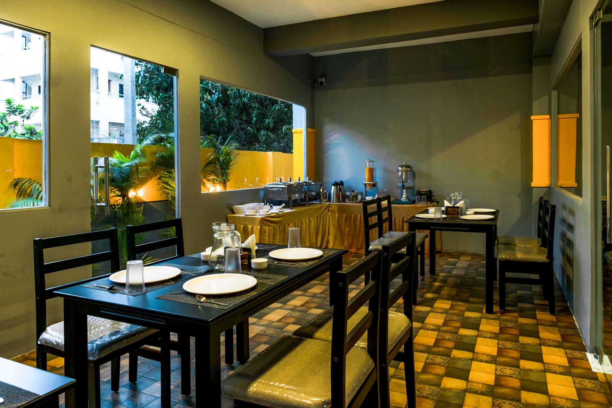 Food & Dining