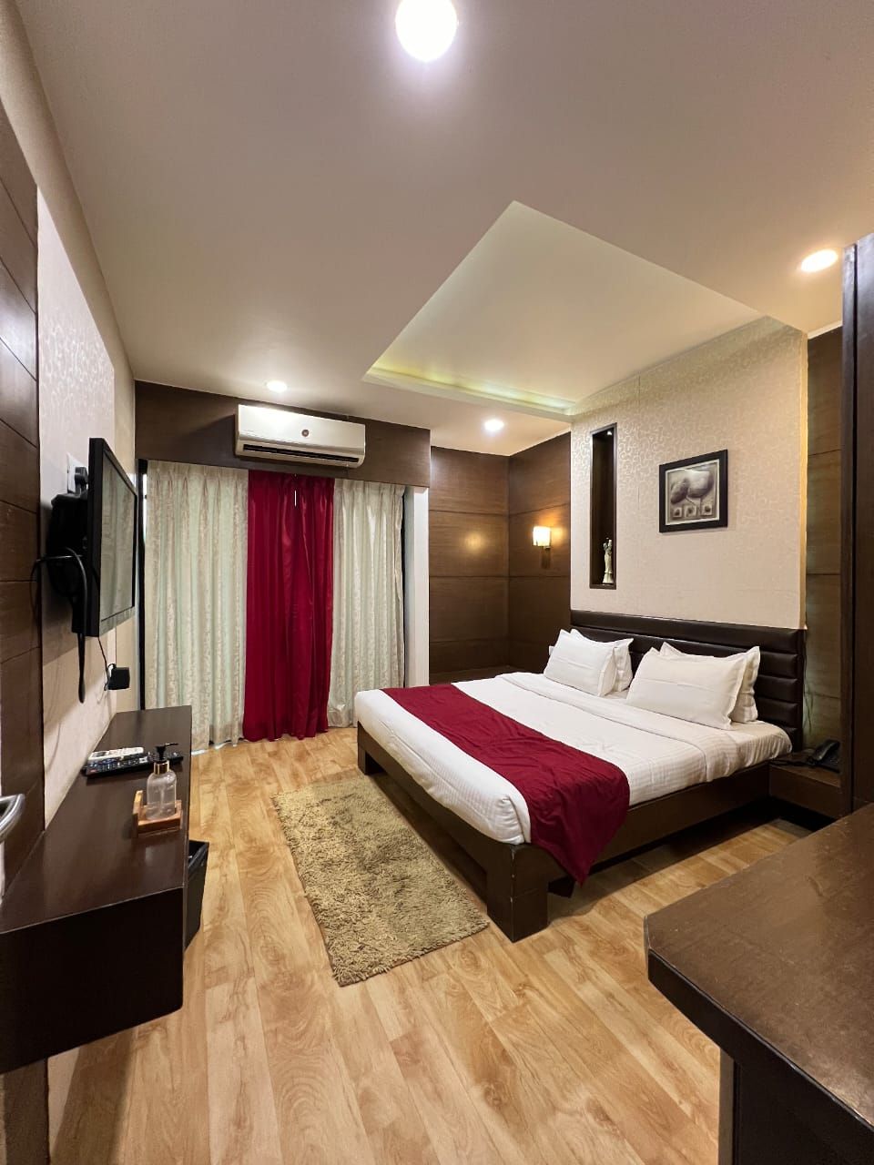 Hotel Titanium Nadiad Deluxe Twin Room 2