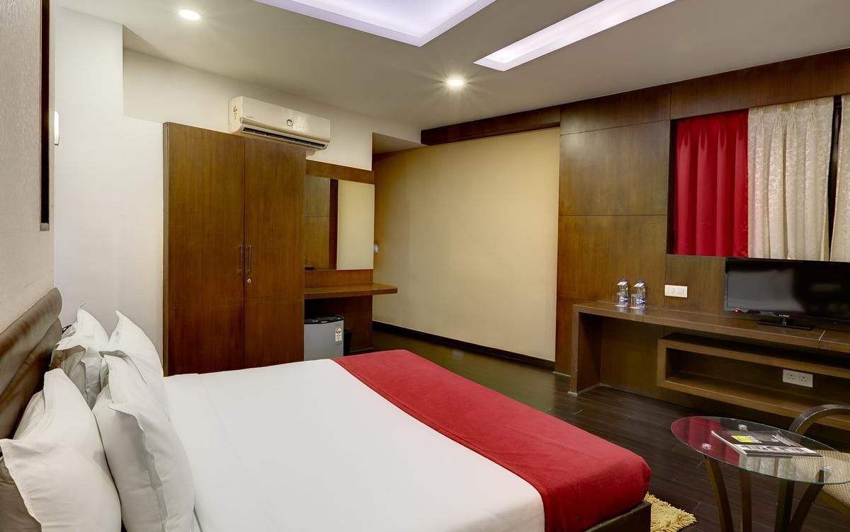 Hotel Titanium Nadiad Deluxe Twin Room