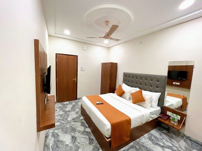 Hotel Kamari Inn Deluxe Room 