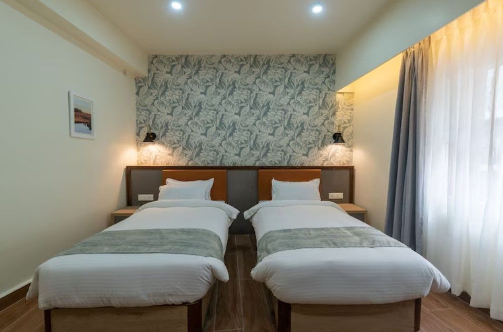 TWIN BED DELUXE ROOM ( 2Single Bed)