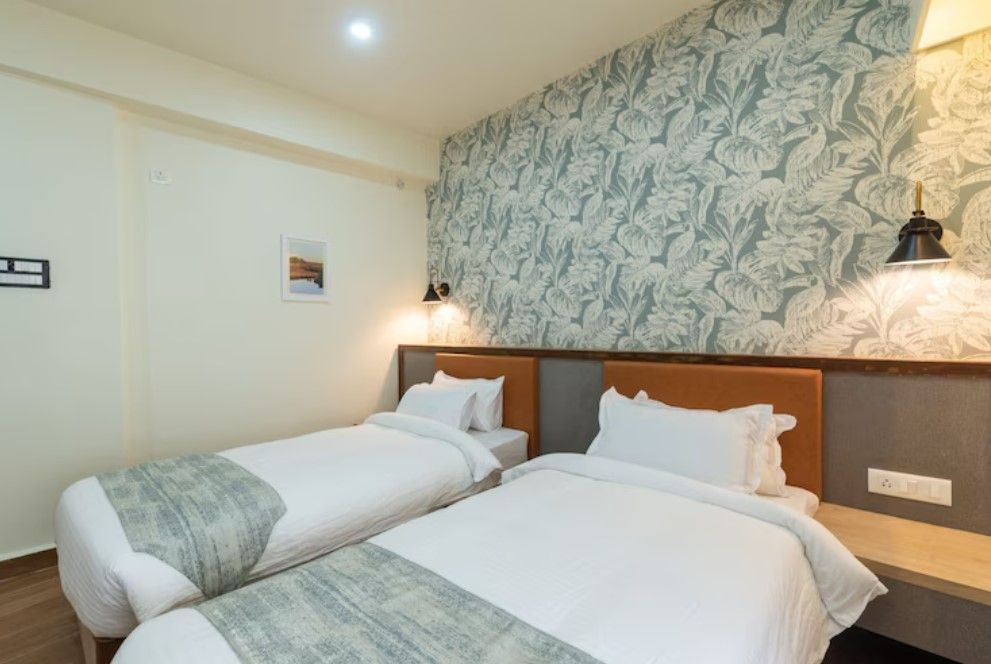 TWIN BED DELUXE ROOM ( 2Single Bed)