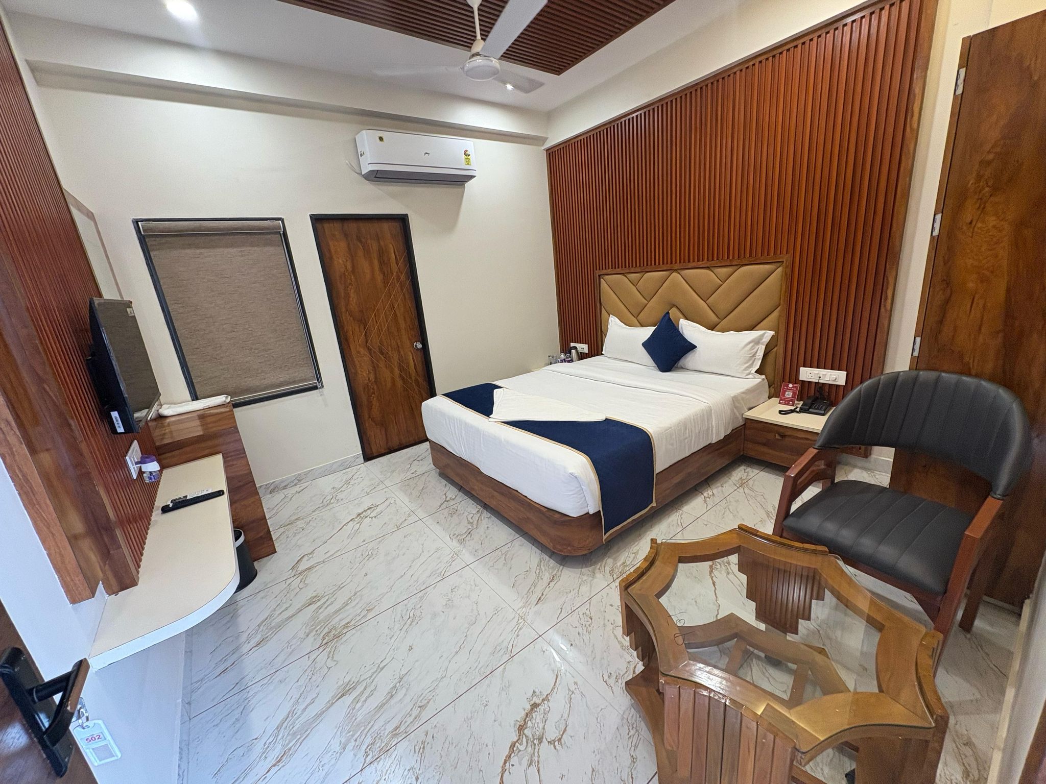 Hotel Aaradhya Inn Dwarka Deluxe Room