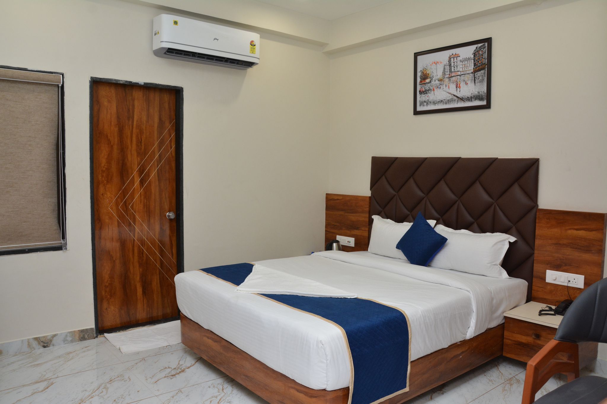Hotel Aaradhya Inn Dwarka Deluxe Room 4
