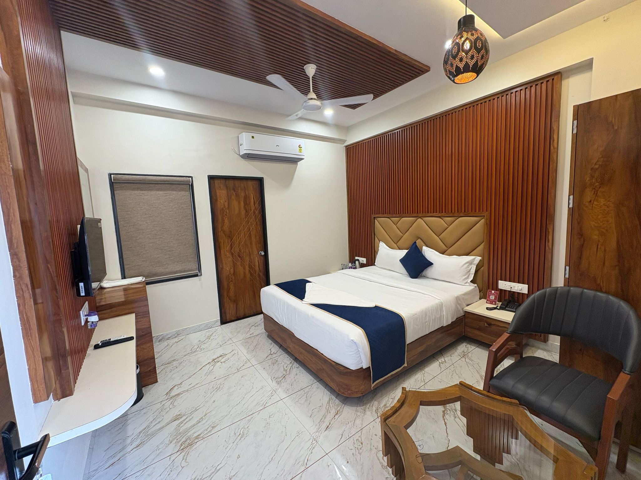Hotel Aaradhya Inn Dwarka Deluxe Room 2