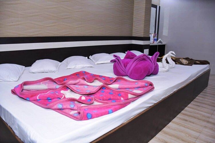 Ac Family 6 Bed Room