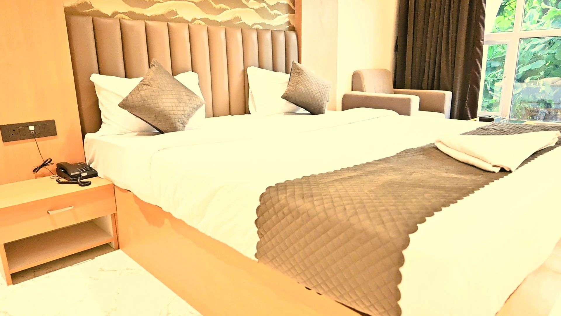 The Golden Arc Deluxe Room 5