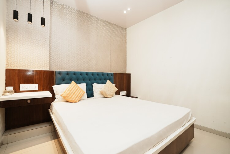 Hotel Elegance Deluxe Room