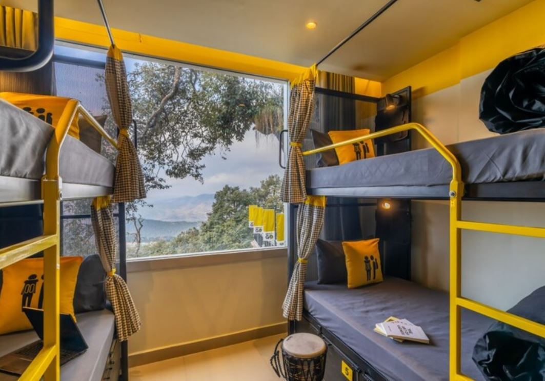 Bed in 8 Bed Mixed Dormitory with Mountain View