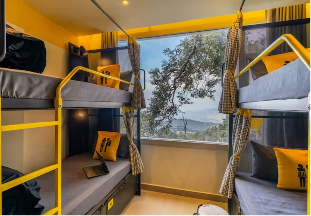 Bed in 8 Bed Mixed Dormitory with Mountain View