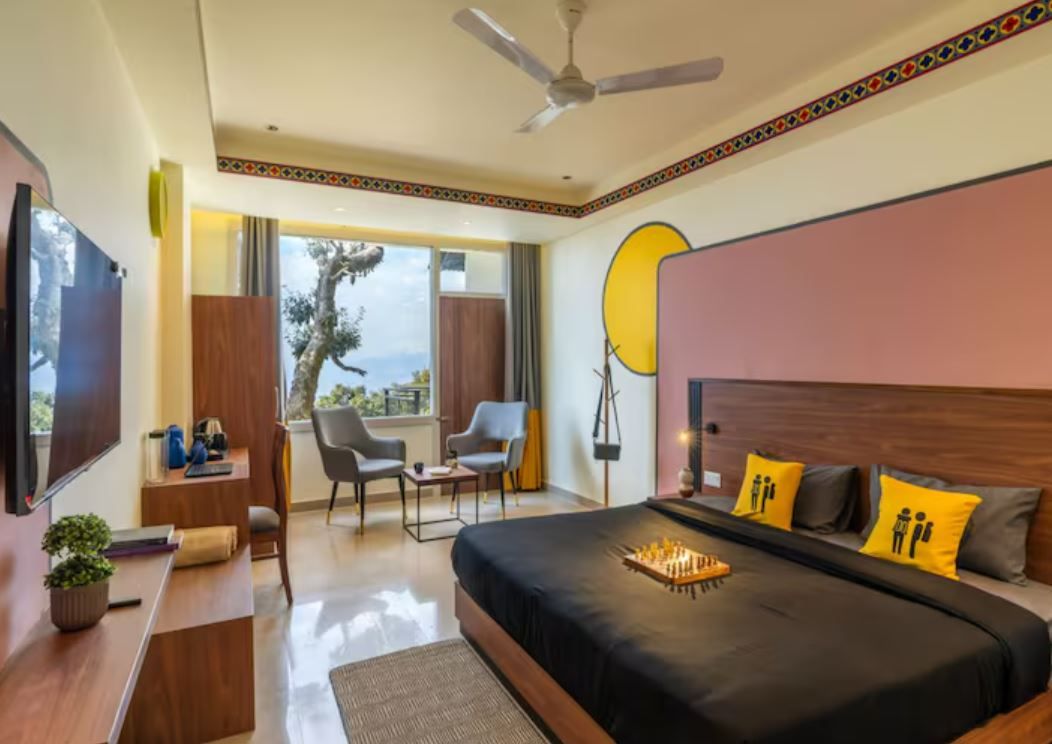 Superior Double Room with Balcony and Mountain View
