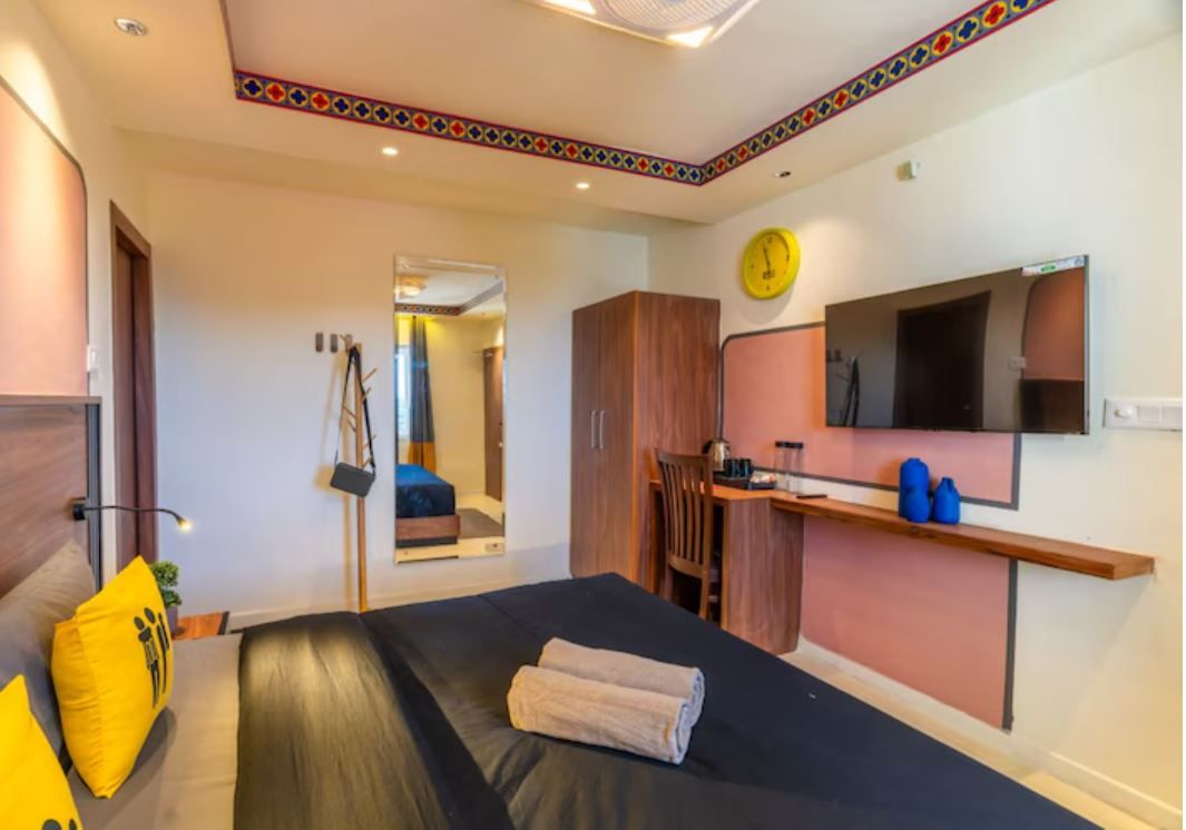 The Hosteller Dalhousie, Mall Road Deluxe Double Room 2