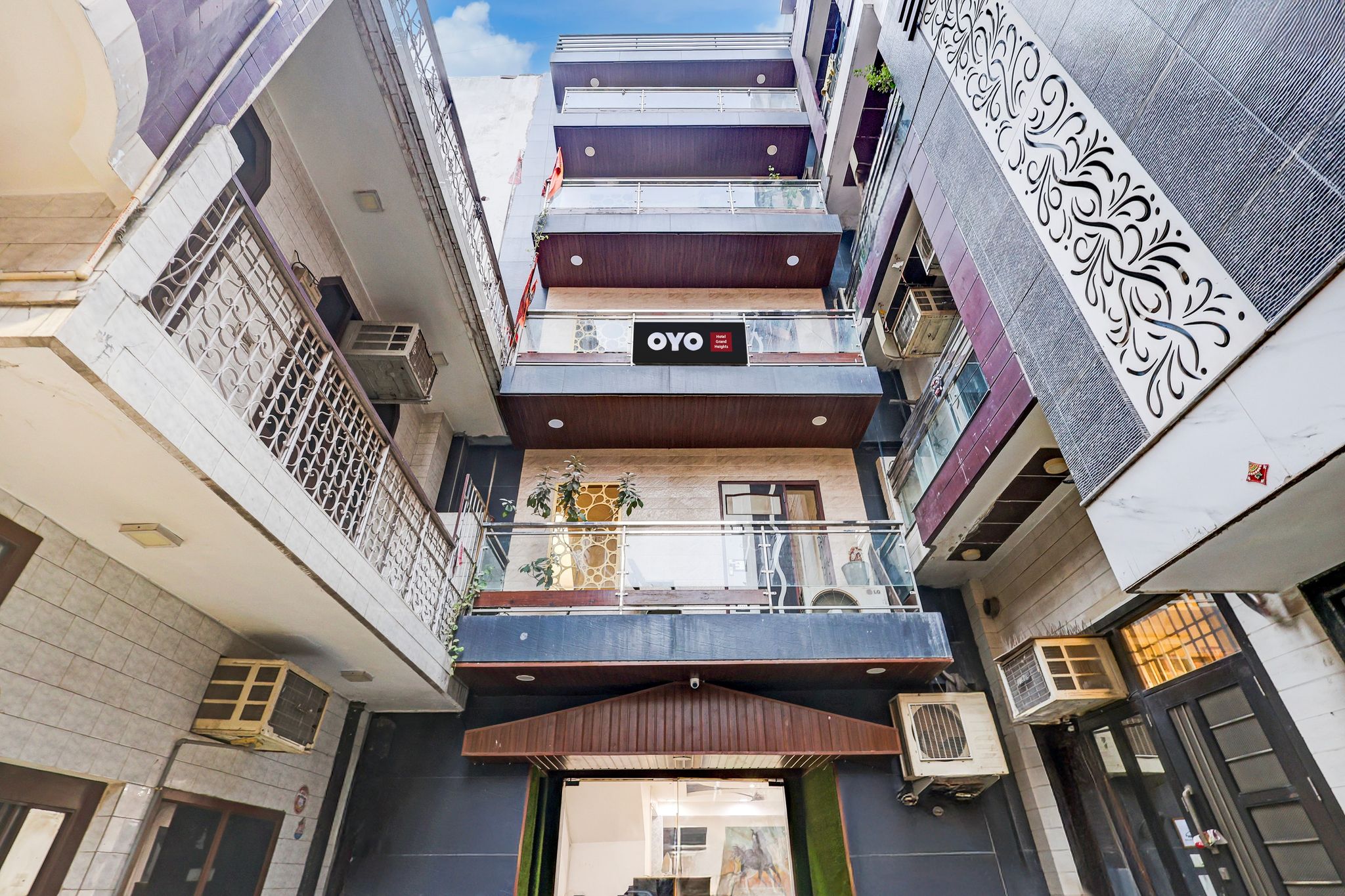 Hotel O Grand Heights, Delhi