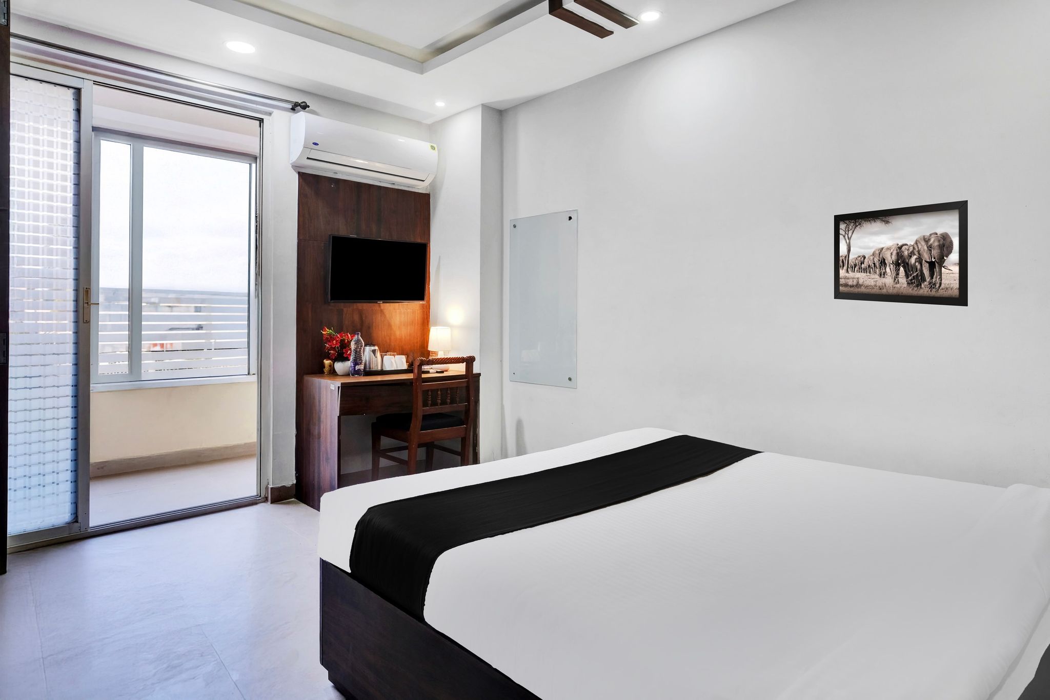 Super Townhouse Zoo Road Near Guwahati Central Formerly IR Luxuria Classic