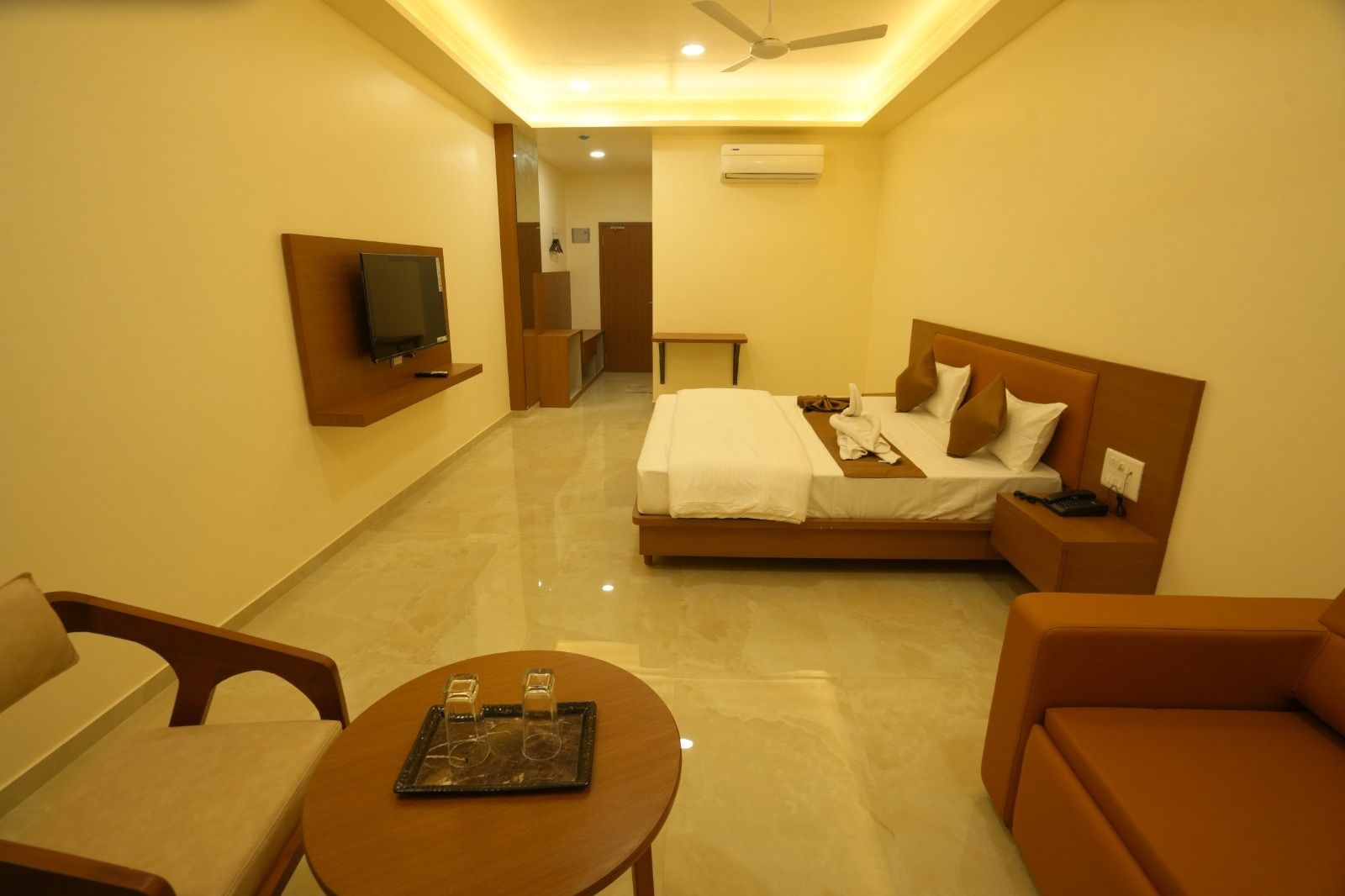 StayGuru The Canyon Inn AC DELUXE ROOM 3