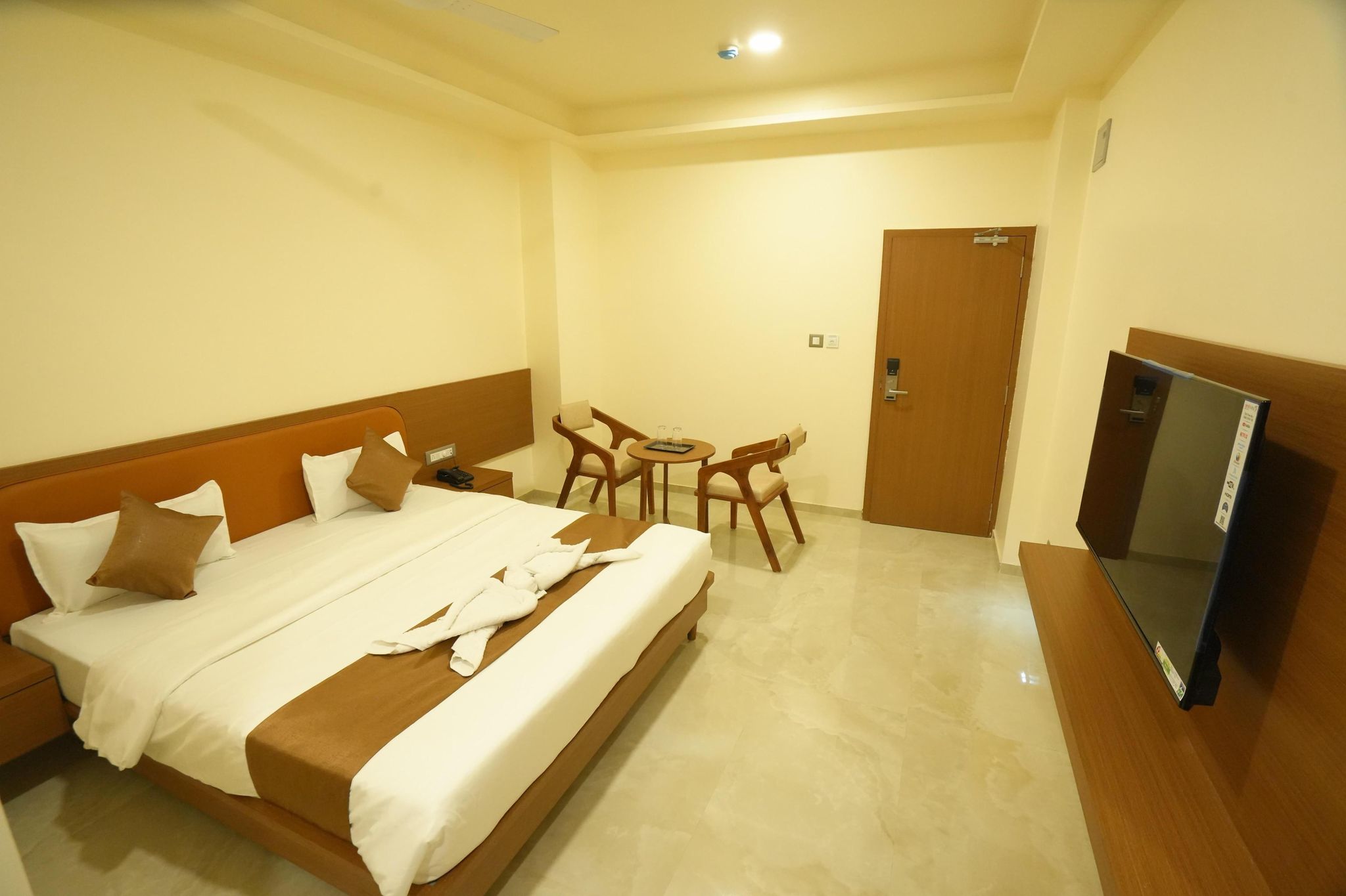 StayGuru The Canyon Inn AC DELUXE ROOM