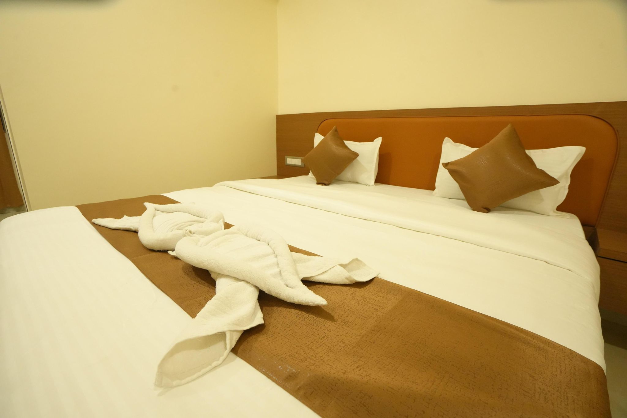 StayGuru The Canyon Inn AC DELUXE ROOM 2
