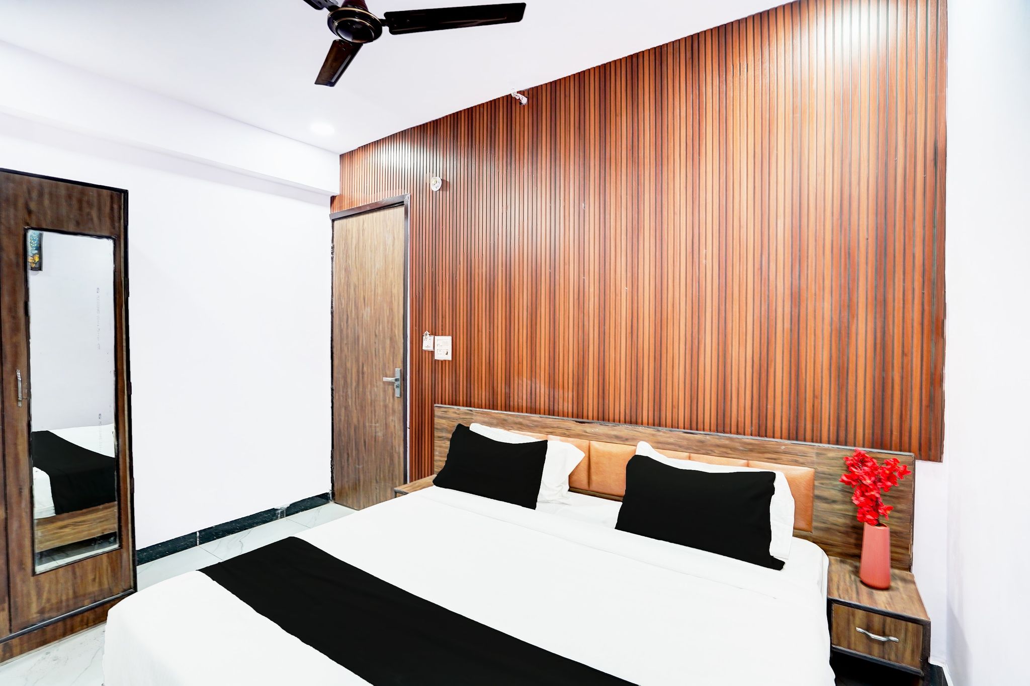 Collection O Hotel Star Inn Near By Hindon Airforce Mohan Nagar Ghaziabad Classic 5