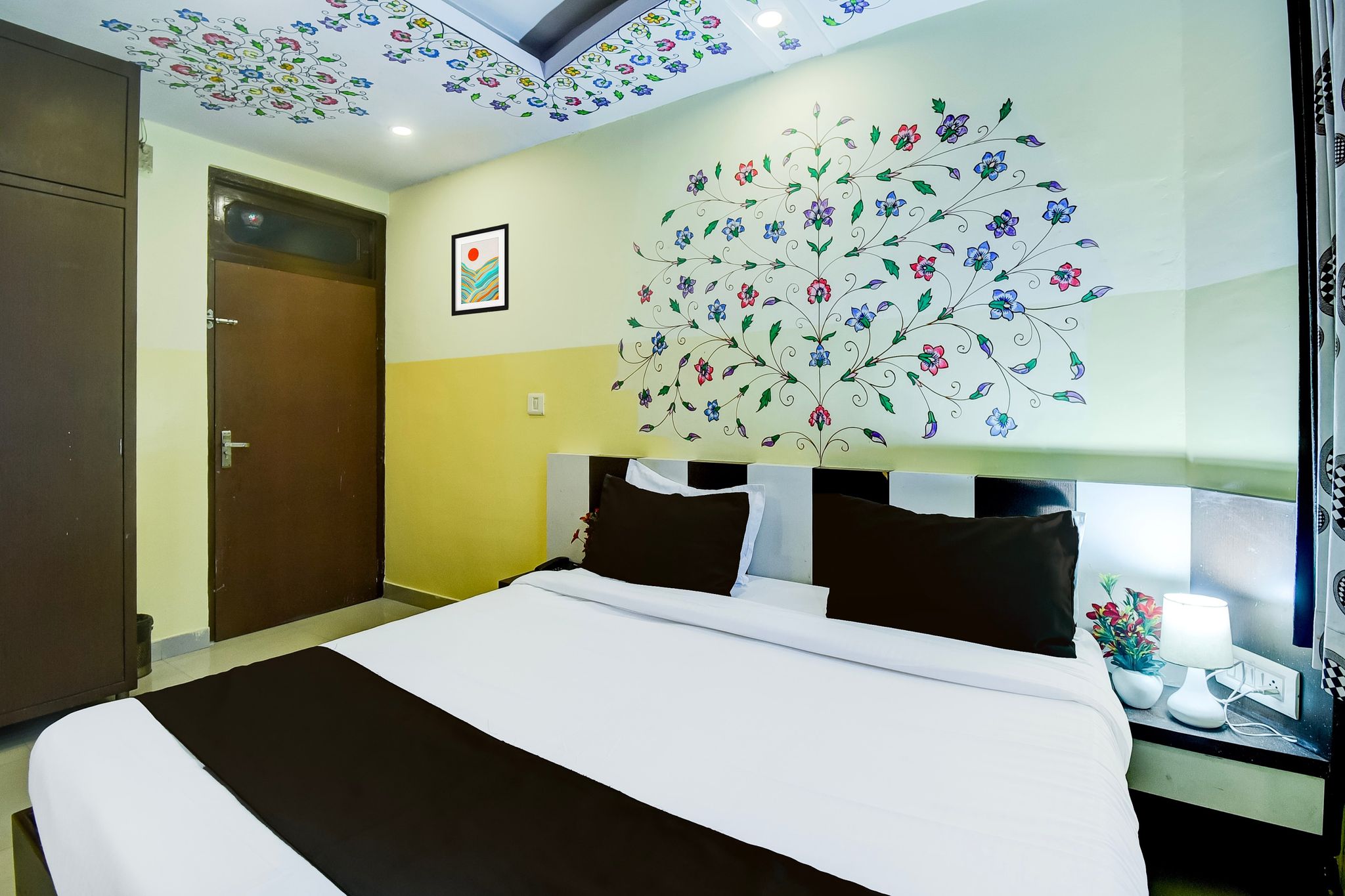 Super Collection O Ramgarh Mod Near Hawa Mahal Formerly Hotel NG Palace Classic 11