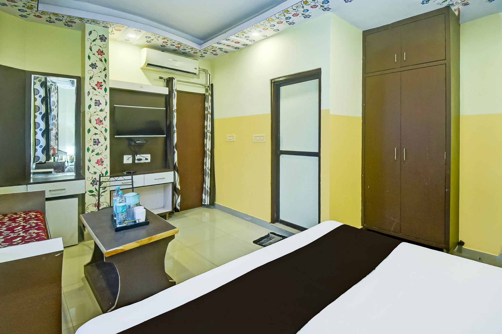 Super Collection O Ramgarh Mod Near Hawa Mahal Formerly Hotel NG Palace Classic 17