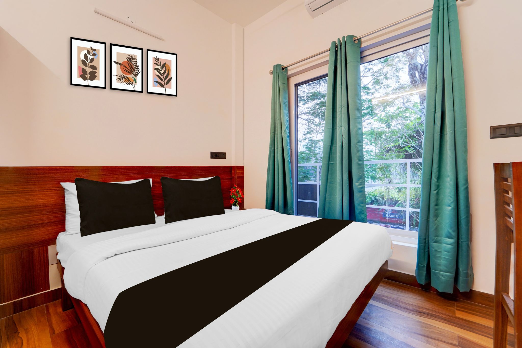 Hotel O Gandhi Nagar Near South Railway Backgate Classic 11