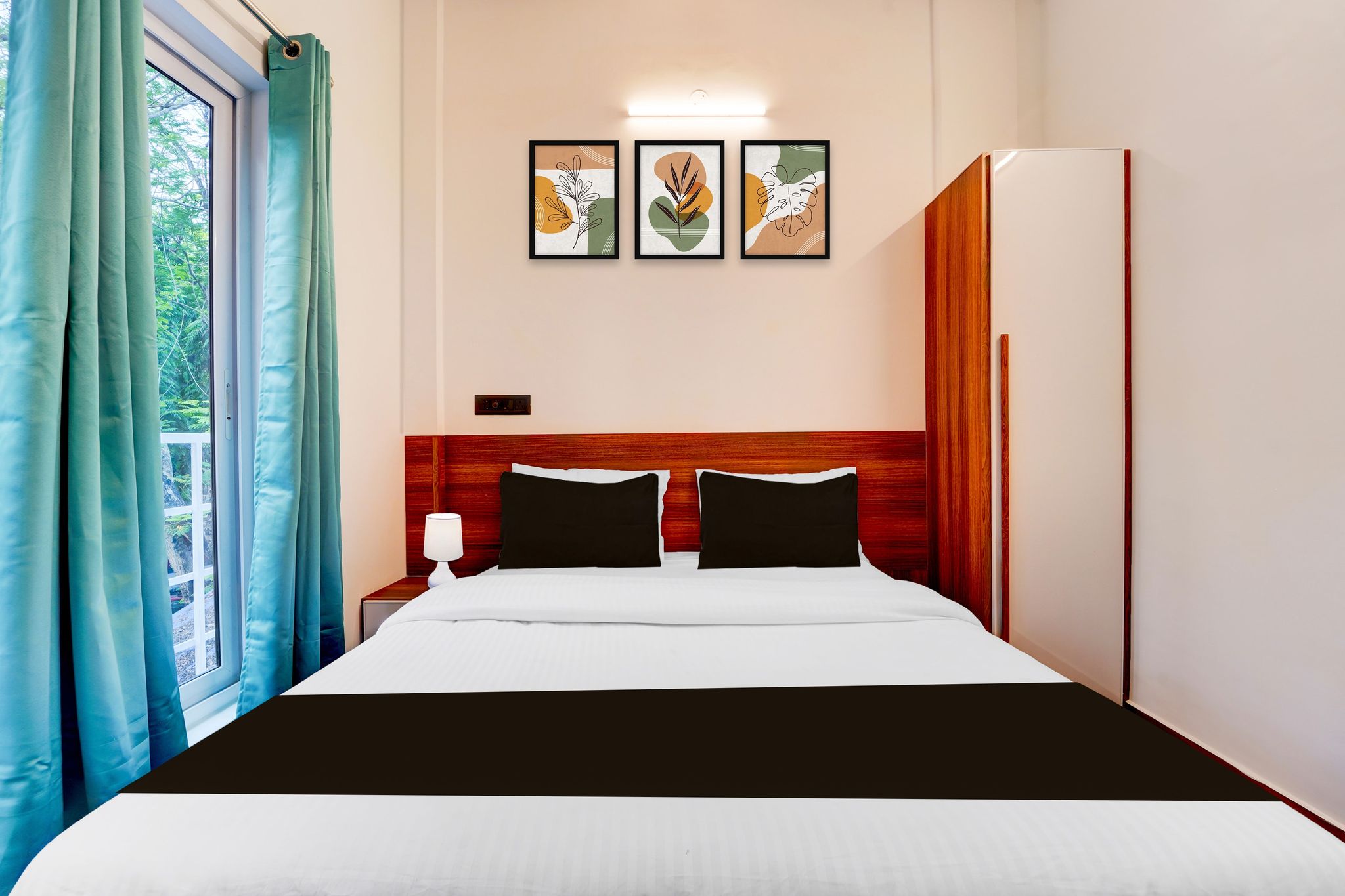 Hotel O Gandhi Nagar Near South Railway Backgate Classic 9