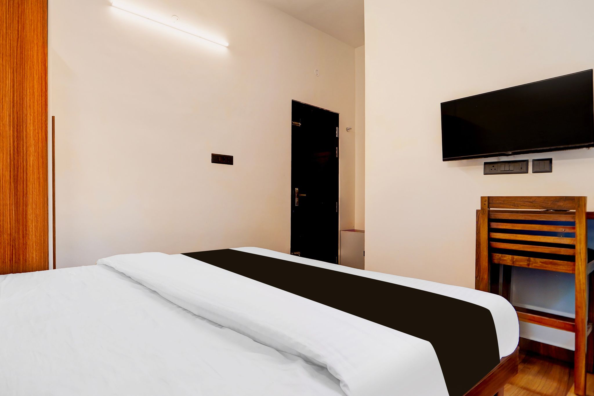 Hotel O Gandhi Nagar Near South Railway Backgate Classic 3