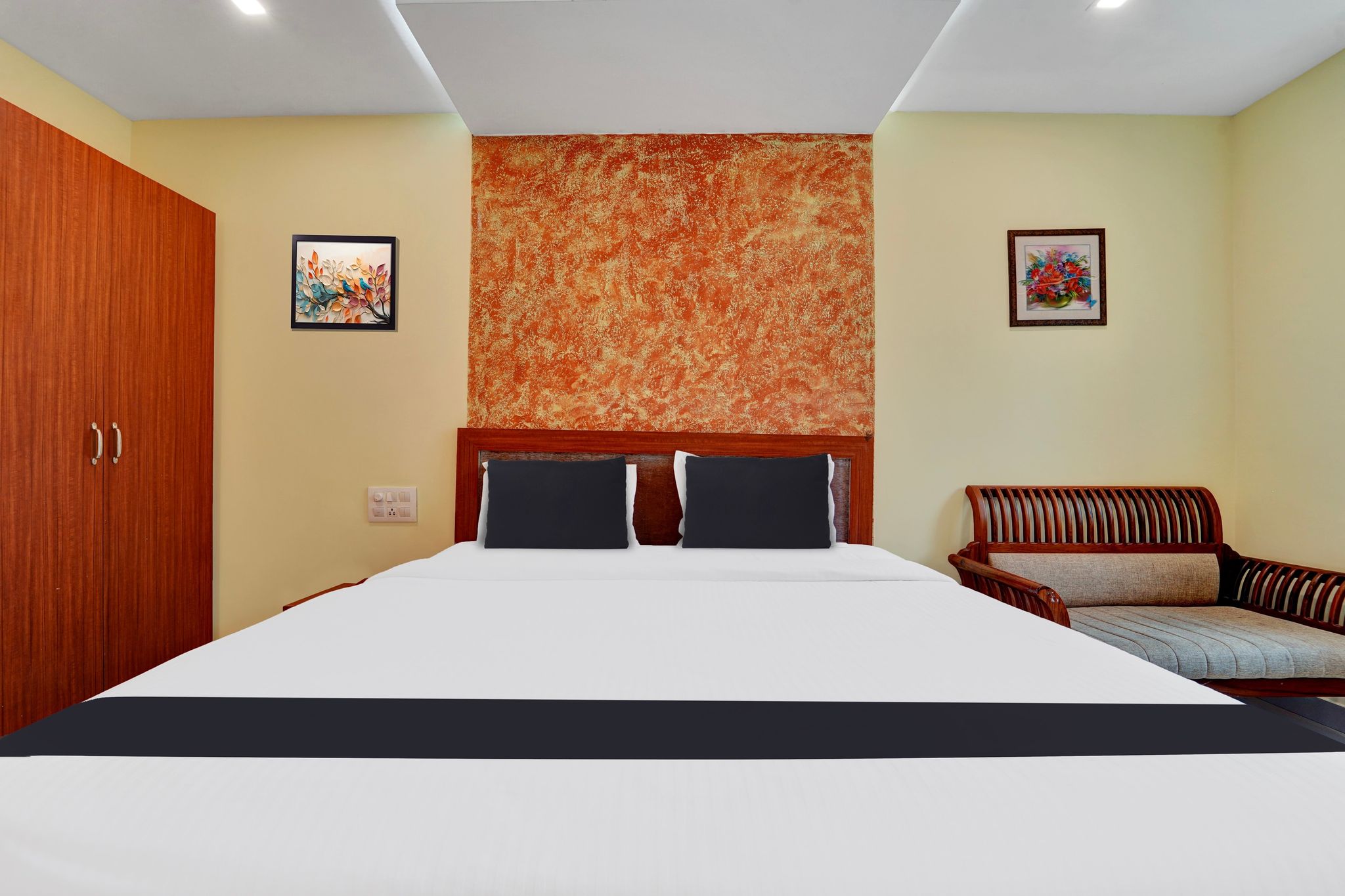 Super Townhouse Ernakulam North Classic 9