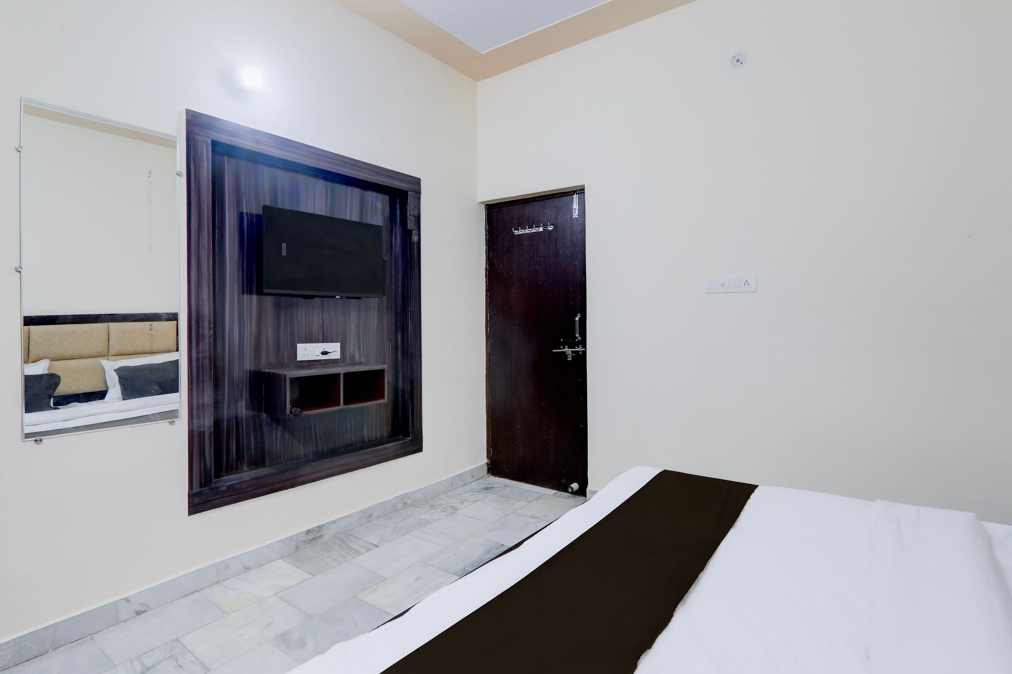 Hotel O Golden Leaf Classic 11