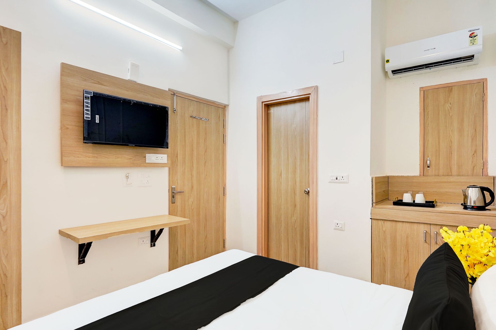 Super Collection O Surajpur Chowk Greater Noida Classic 9