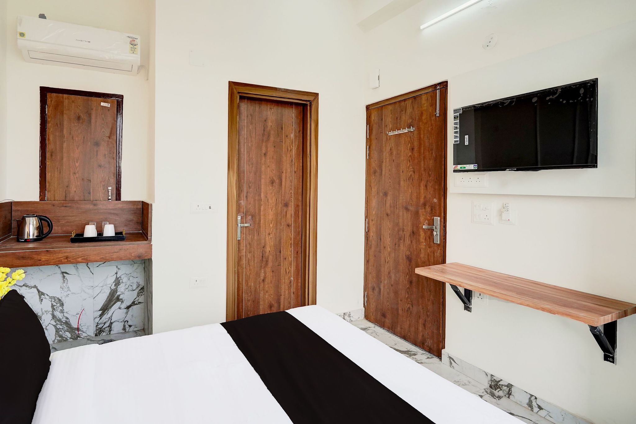 Super Collection O Surajpur Chowk Greater Noida Classic 12