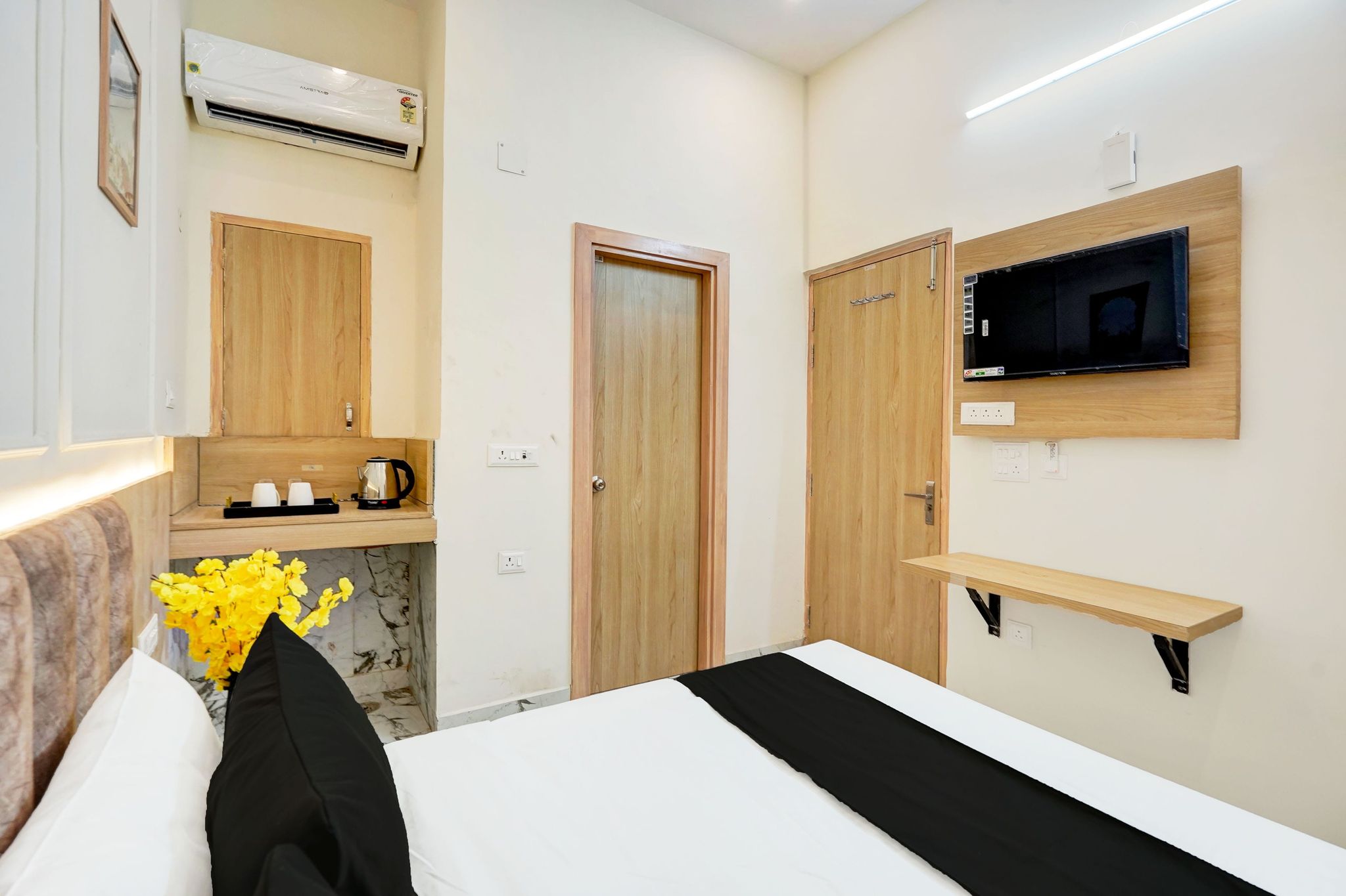 Super Collection O Surajpur Chowk Greater Noida Classic 10