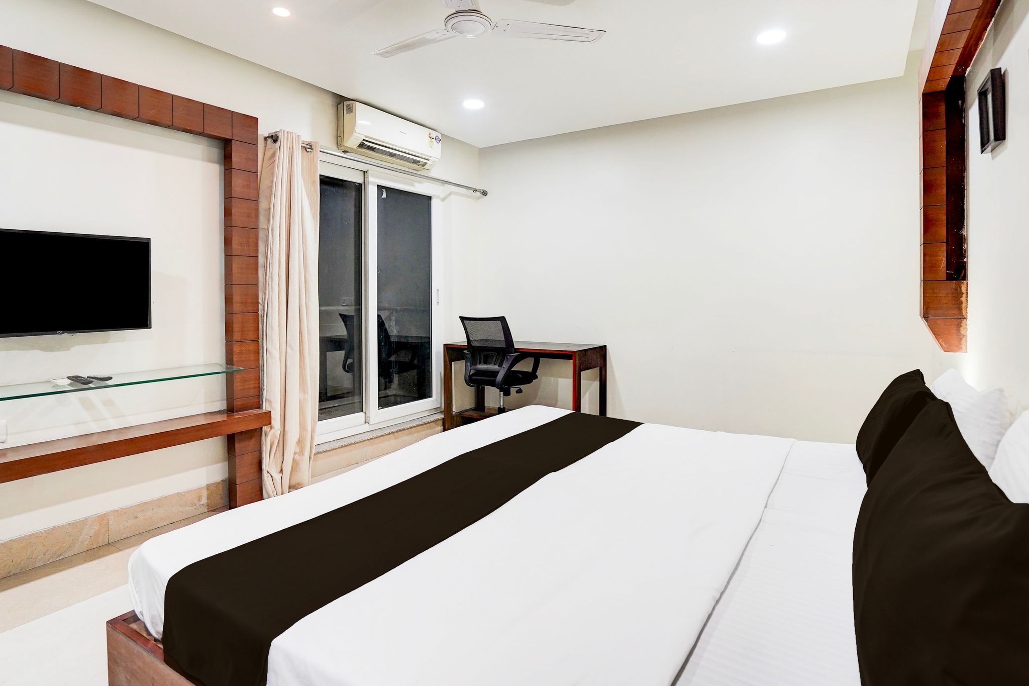 Super Town house Tuessday Suites Near Mr Bhatura Bala Sector 122 Classic 2