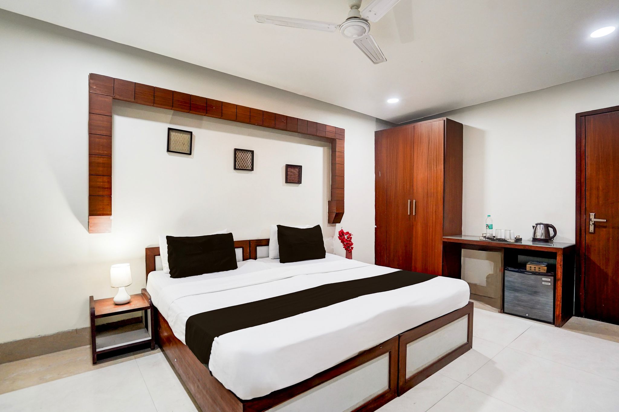 Super Town house Tuessday Suites Near Mr Bhatura Bala Sector 122 Classic 4