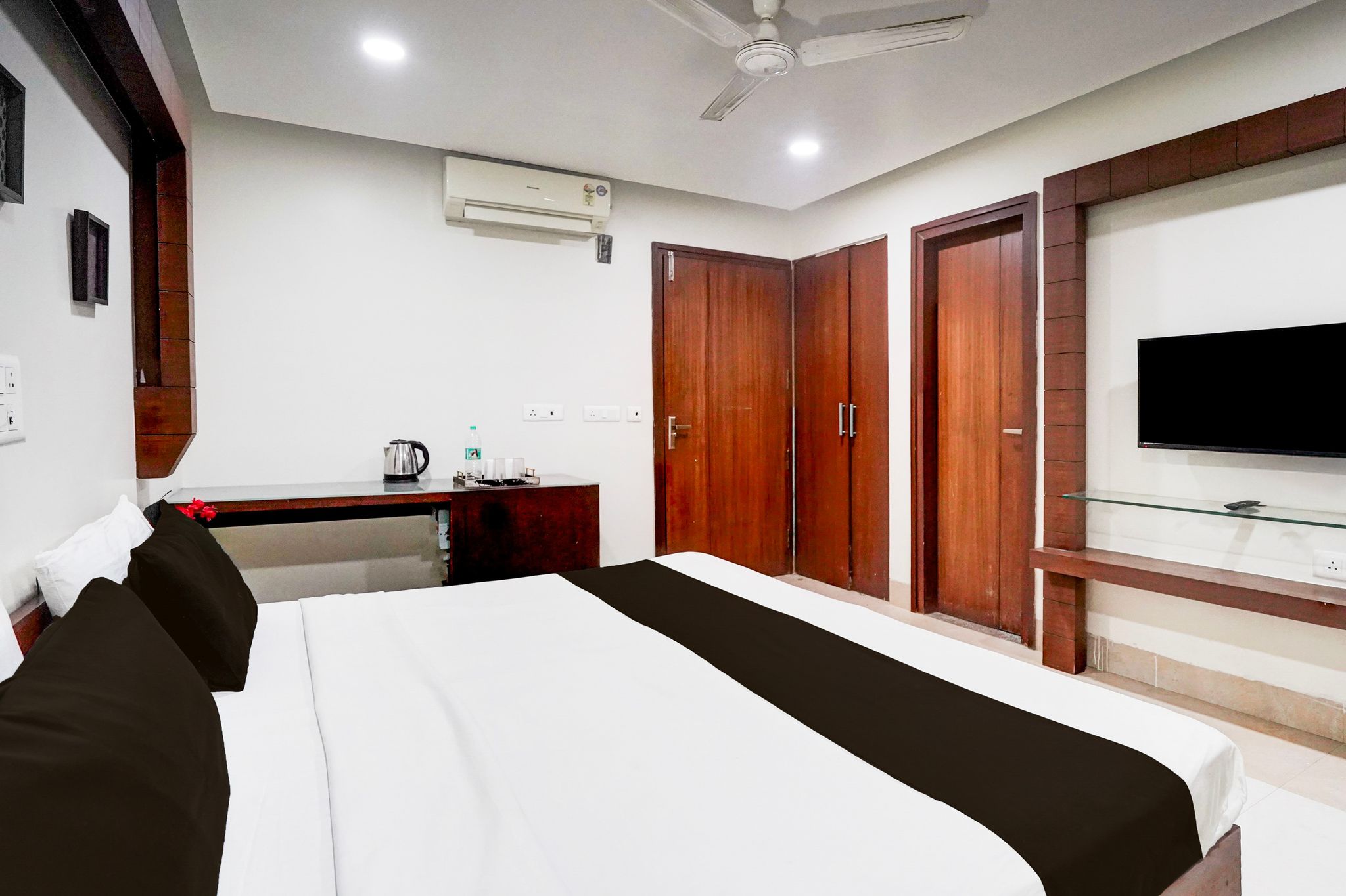 Super Town house Tuessday Suites Near Mr Bhatura Bala Sector 122 Classic 10