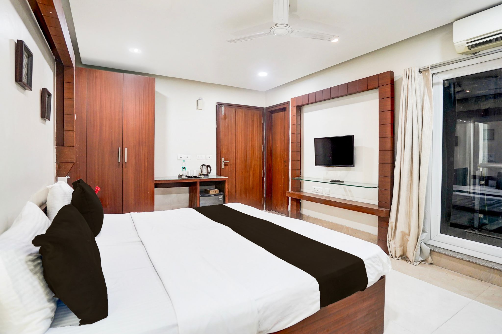 Super Town house Tuessday Suites Near Mr Bhatura Bala Sector 122 Classic 8